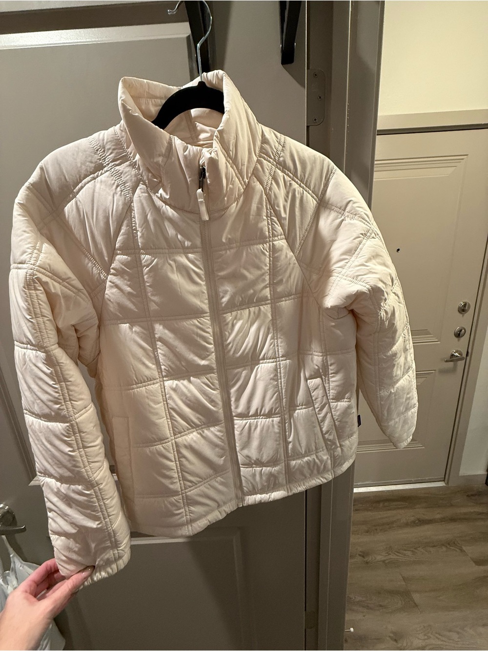 Patagonia Light Cream Quilted Puffer Jacket - Women's